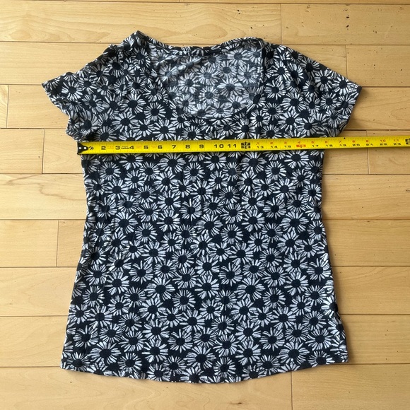 Urban Outfitters Black and White Floral Scoop Neck Shirt - Picture 4 of 5